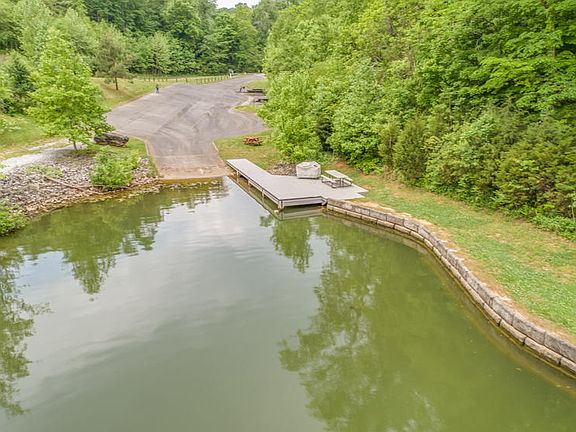 5th image of 140 Vineyard Cove Dr