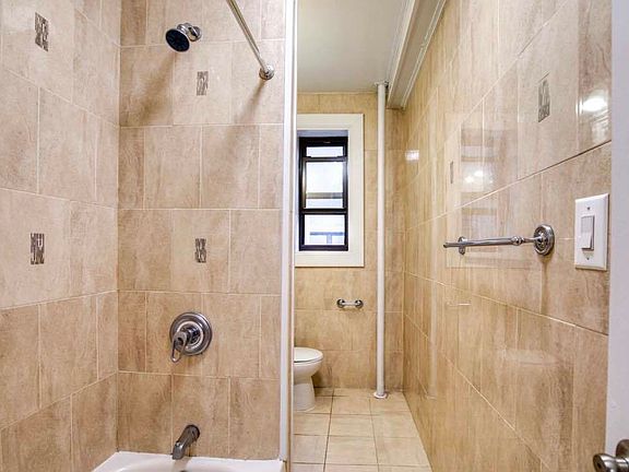 4th image of 1035 Washington Ave APT 3H