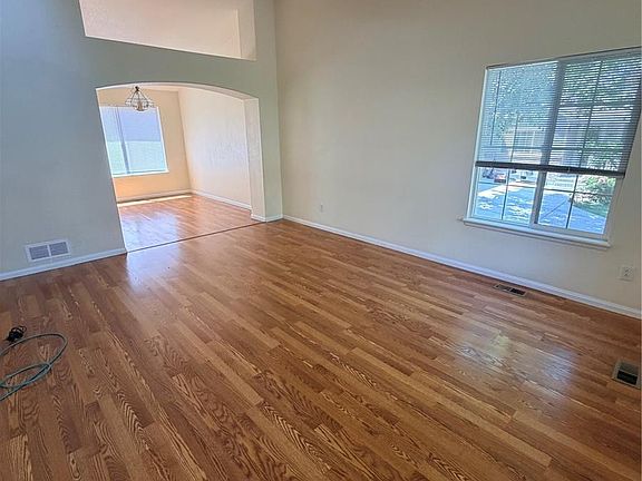 5th image of 10593 Madison St