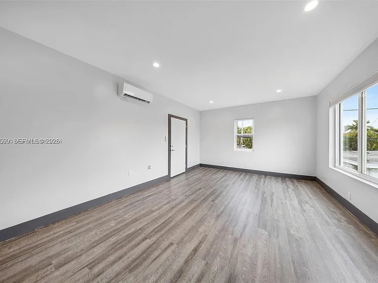 1020 SW 23rd Ave #4 — Photo 8