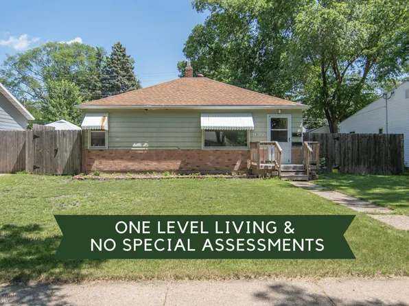 1617 5th St N, Fargo, ND 58102