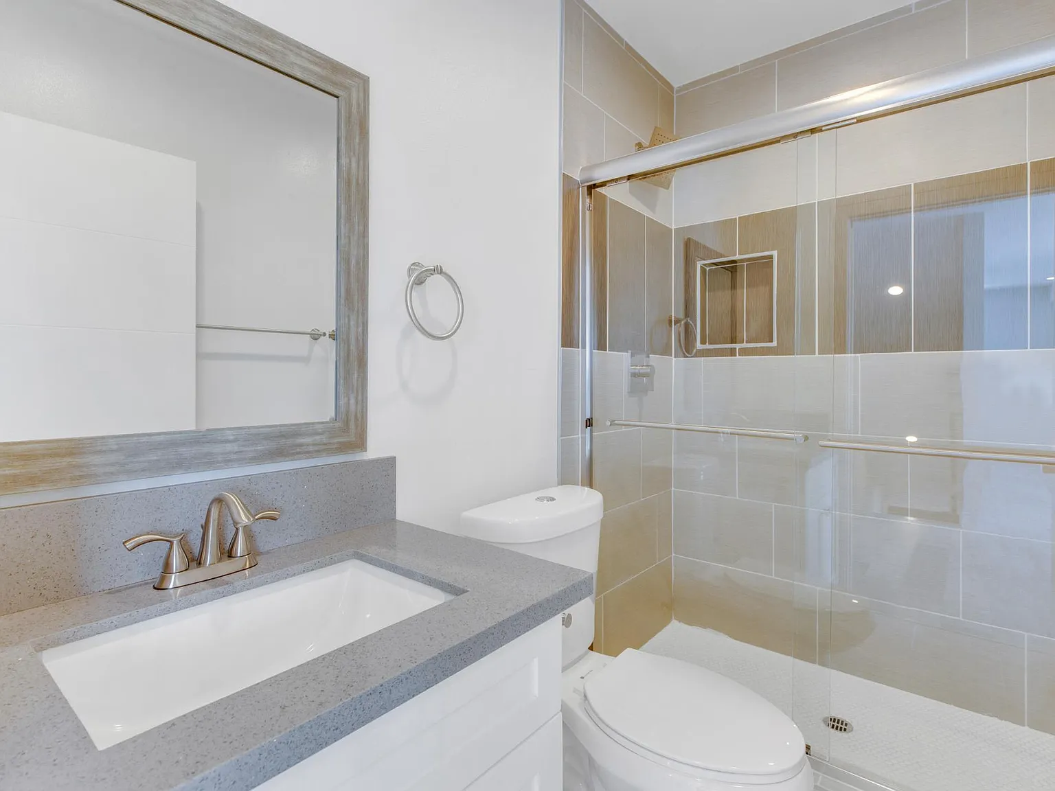 3 bed, 1198 sqft, $3,650 — Photo 4