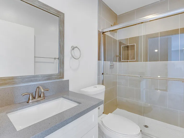 816 N Harvard Blvd — Photo 2