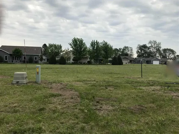 703 Dover Ct, Saint Peter, MN 56082