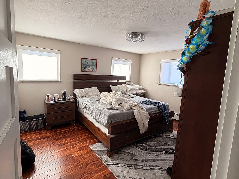 1st image of 790 Crescent Ln