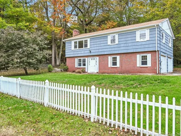 2 Seneca Road, Danbury, CT 06811