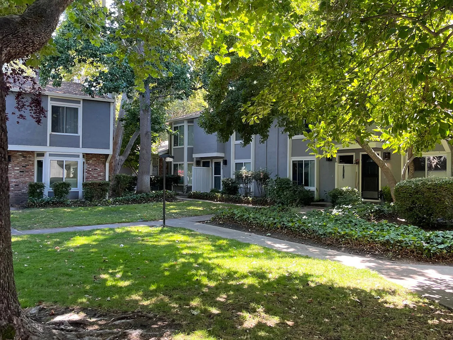 3 bed, 1395 sqft, $3,950 — Photo 2