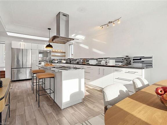 4th image of 211 Rosedale Ave
