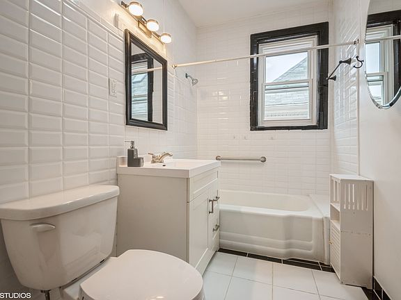 4th image of 5138 W Montrose Ave #2
