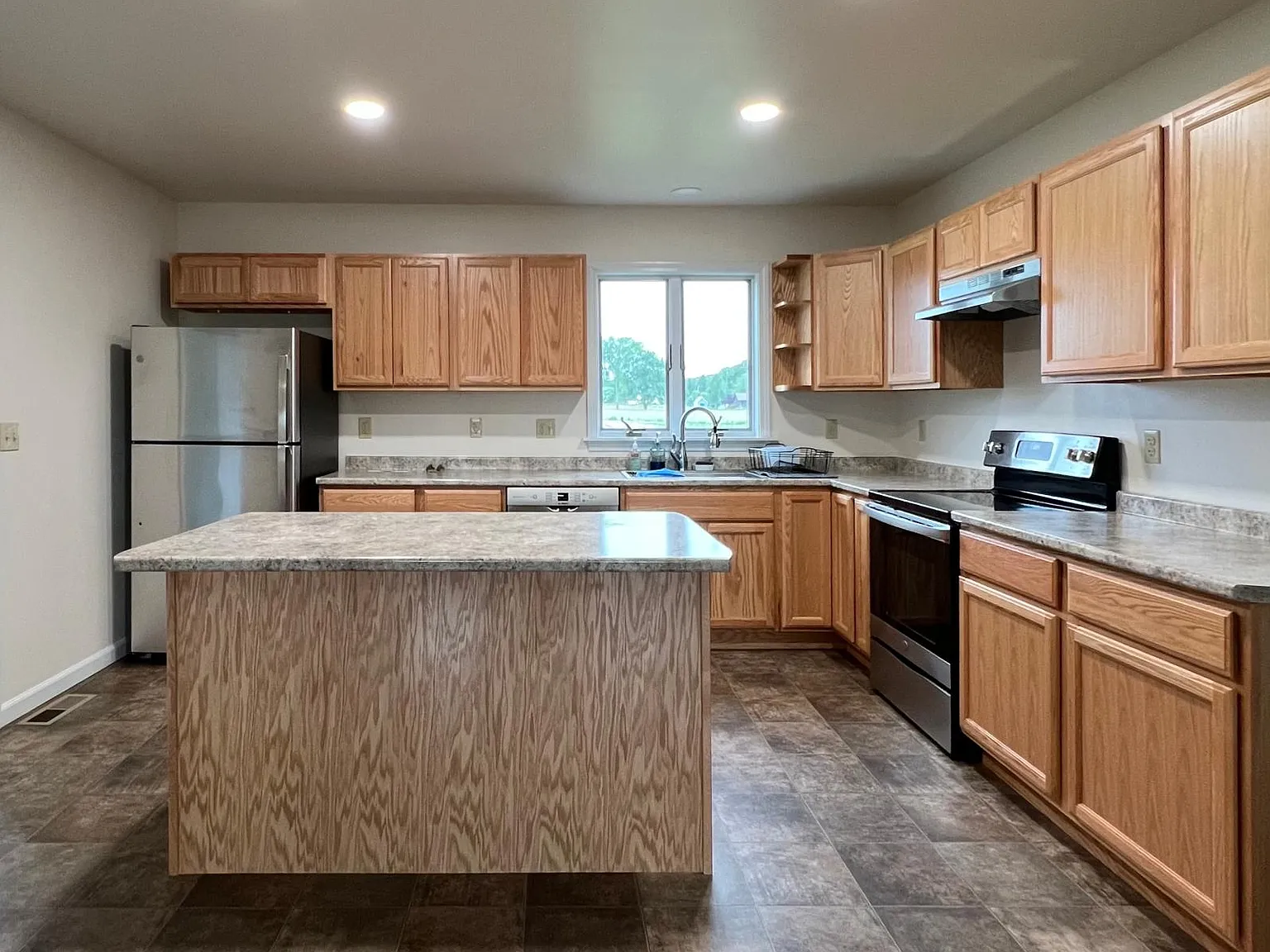 5 bed, $6,000 — Photo 2