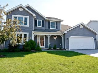 630 Stuart Dr, Carol Stream, IL 60188