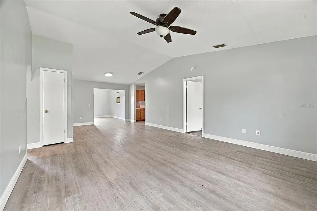 3 bed, 2.0 bath, 1438 sqft, $1,700 — Photo 4