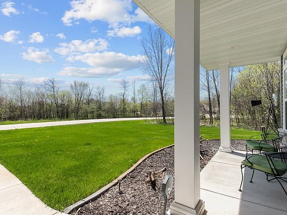 4th image of 1583 Woods Edge Ln