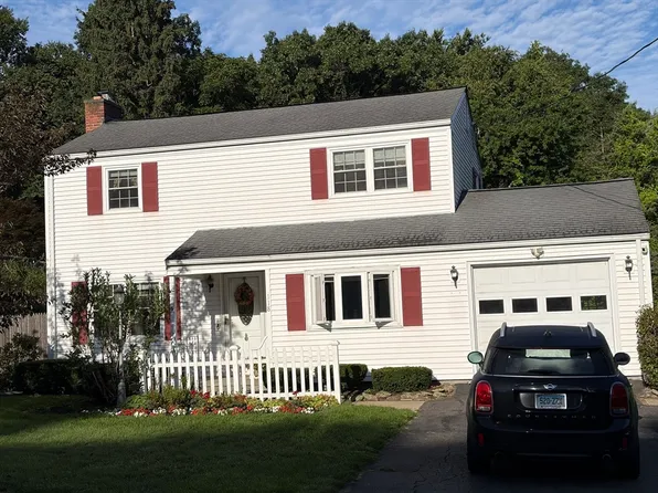 118 Longwood Dr, Chicopee, MA 01020