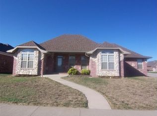 815 E Montarosa Dr, Nixa, MO 65714