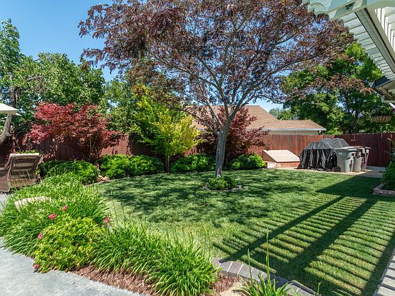 3rd image of 504 Dorset Ct