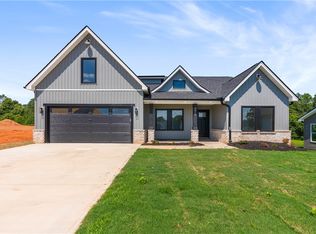 2014 Meadow Glen Ct, Chesnee, SC 29323