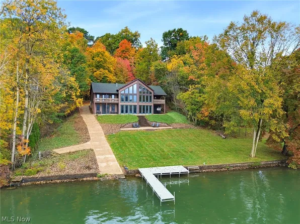 140 W Mohawk Dr, Malvern, OH 44644