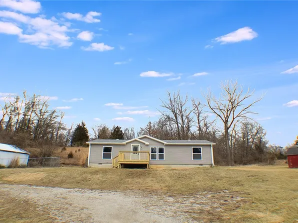 802 Reynolds Dr, Charleston, IL 61920