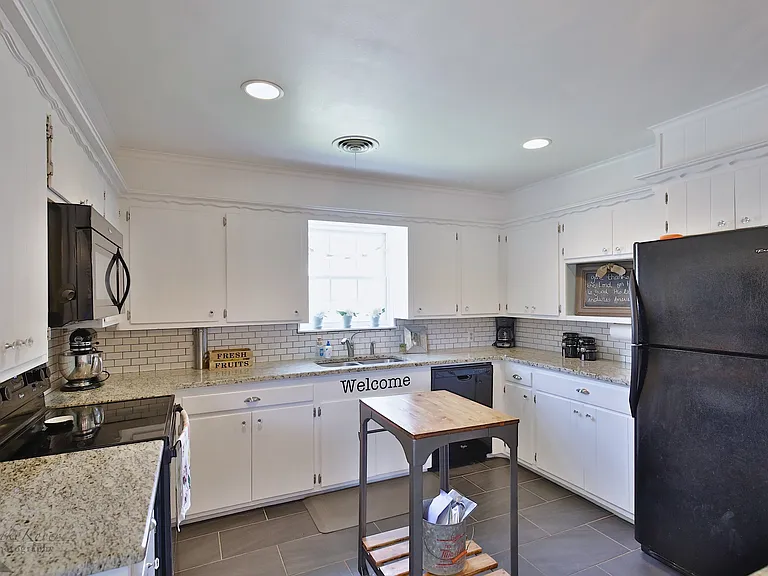 2132 Sylvan Dr — Photo 11