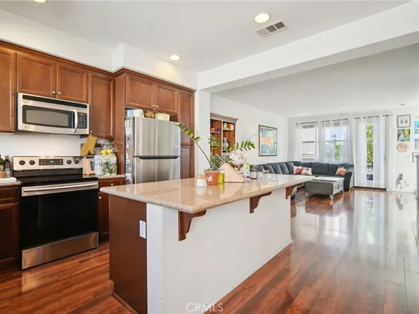 2997 E Pacific Coast Hwy, Signal Hill, CA 90755