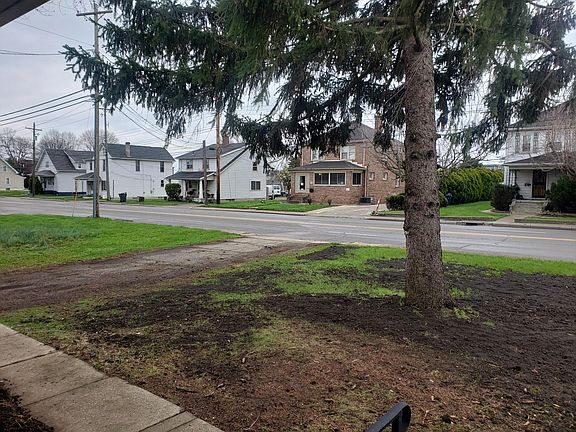 Looking out onto Trabue Rd
