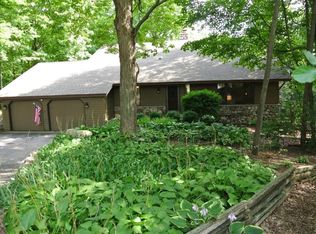 S69W24565 Longview Ct, Waukesha, WI 53189