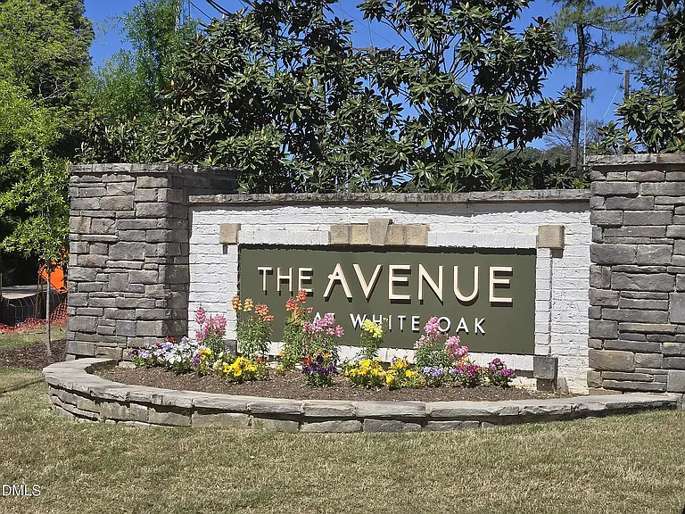 369 White Oak Ridge Dr — Photo 2