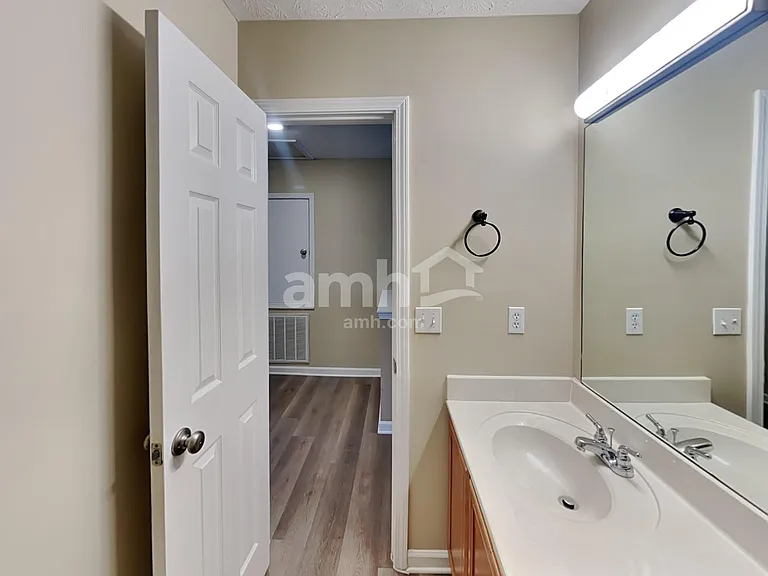 5527 Middlebury Dr — Photo 21