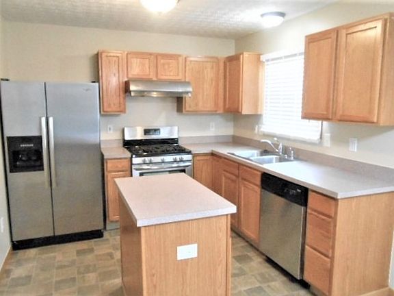 5th image of 330 Wheatfield Dr