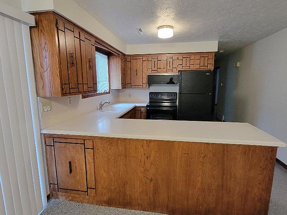 3rd image of 211 Glenmore Dr #211