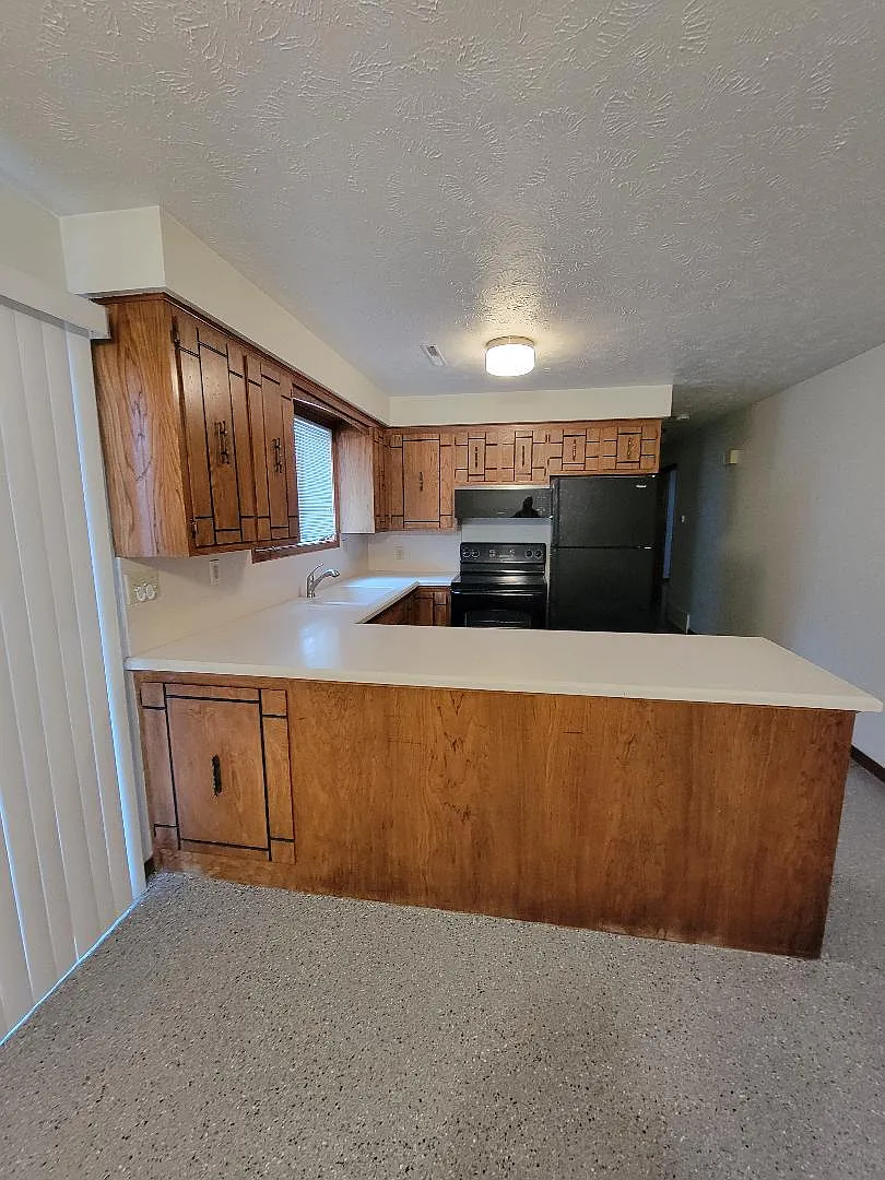 Building Photo - 213 W Glenmore Dr #211