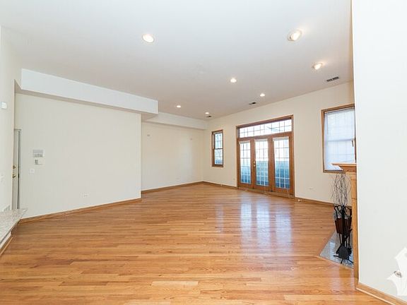 3rd image of 2539 N Southport Ave