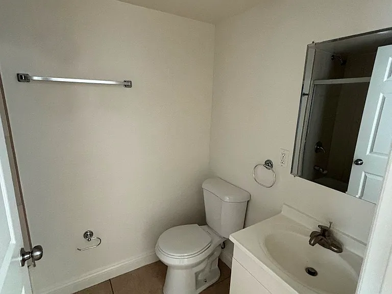 148 E 84th Pl — Photo 6