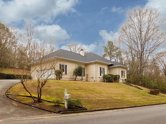 3rd image of 623 Walton Way