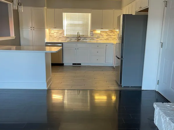 19 Beach Blvd, Kimberling City, MO 65686