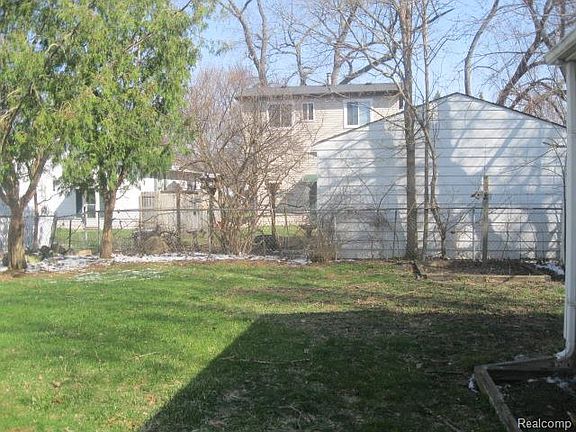 4th image of 648 Pettibone Ave