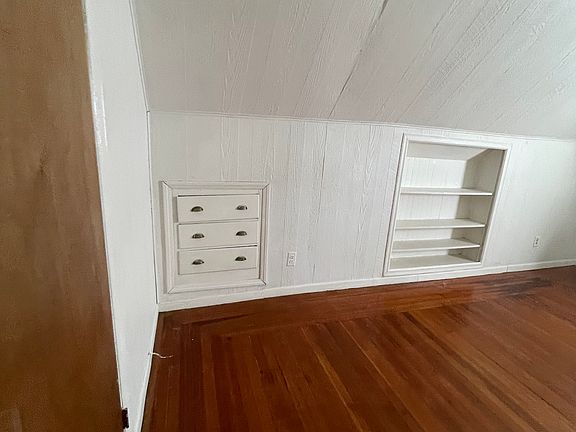4th image of 244 Bowen St APT 9