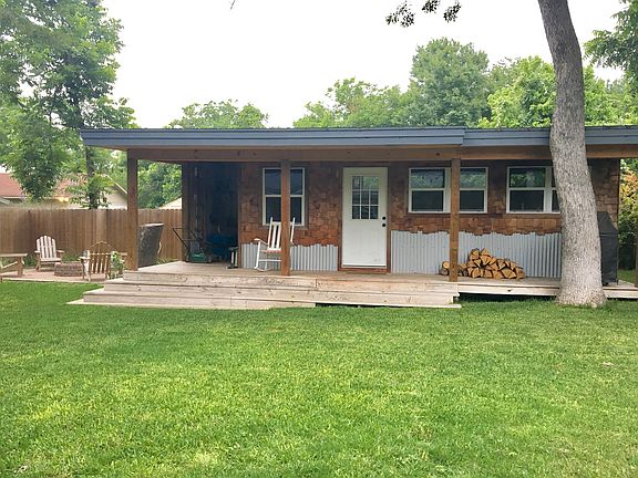 3rd image of 243 S Mesquite Ave