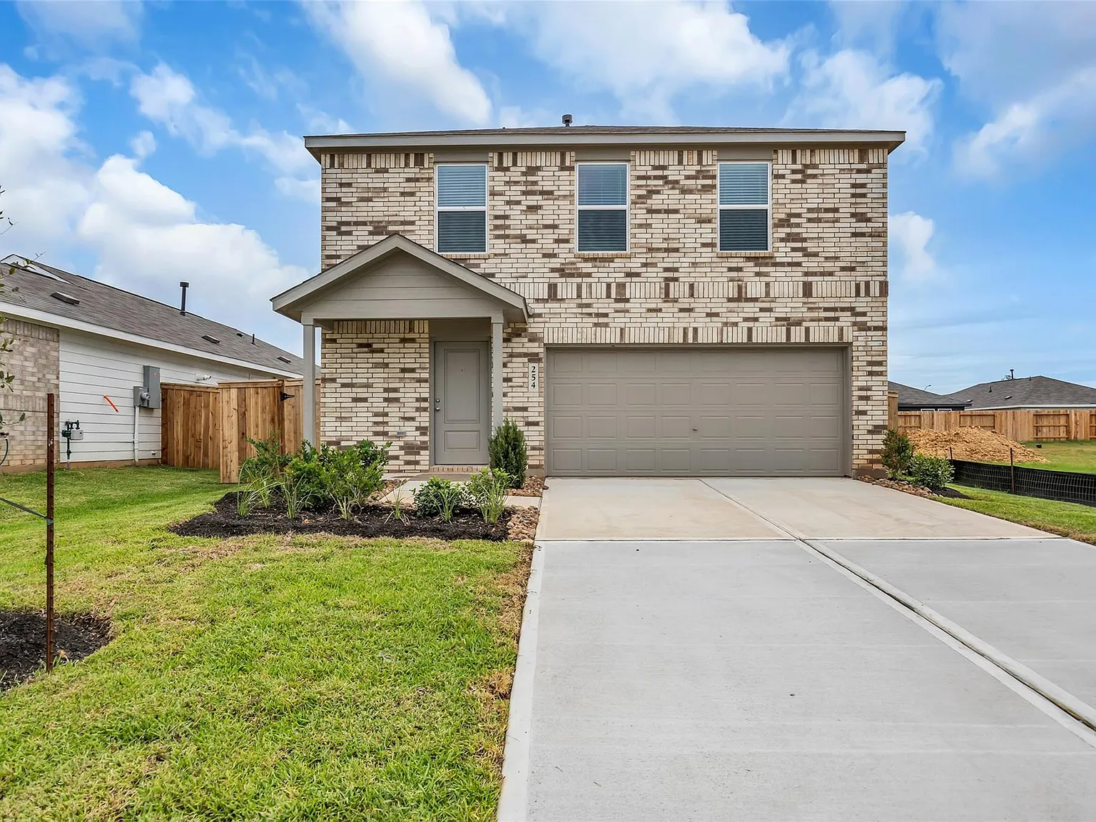 4 bed, 2.5 bath, 1979 sqft, $2,300 — Photo 1