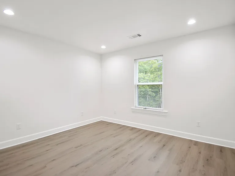 212 S Park St — Photo 17