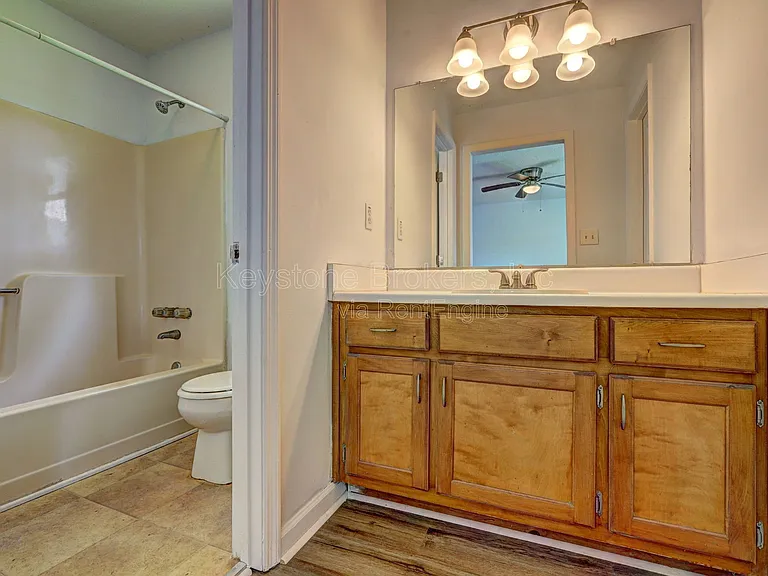 212 Clarkdell Dr — Photo 7