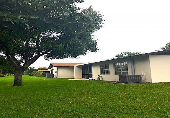 Home For Sale In Las Verdes