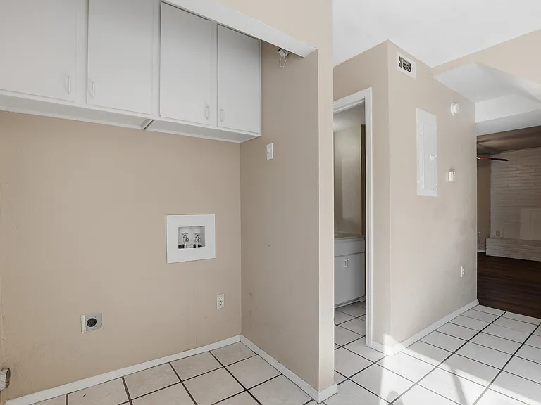 1628 Claudia Dr — Photo 2