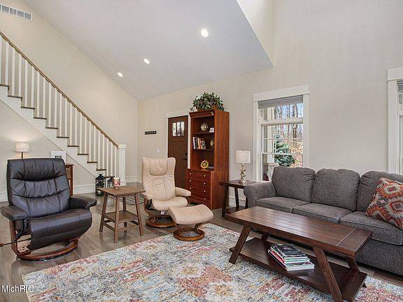 3rd image of 1165 Birchwood