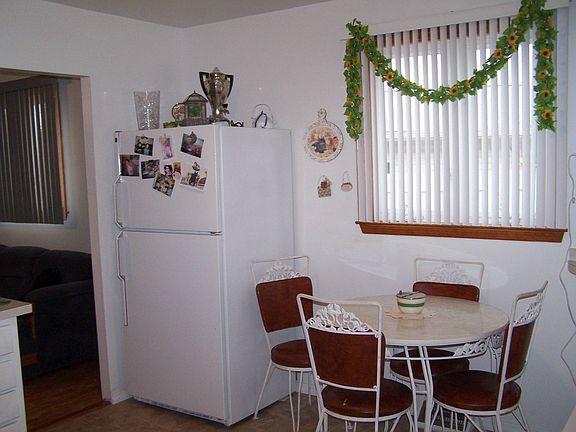 eat in kitchen