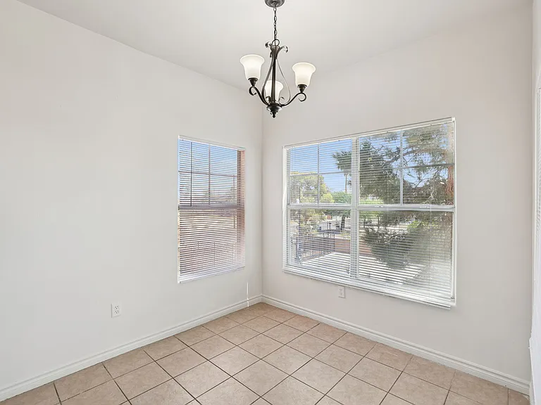 Sunrise Park Condominiums — Photo 8