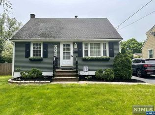 15 Tice St, Bloomingdale, NJ 07403