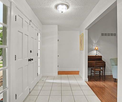 3rd image of 15350 Thistlebriar Ct
