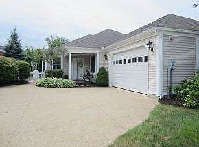 Ranch with plenty of parking